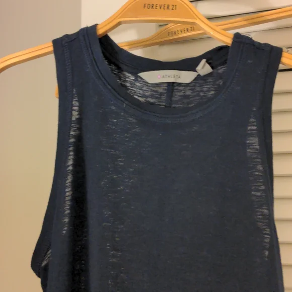 ❓Athleta Breezy Navy Tank - Picture 4 of 9